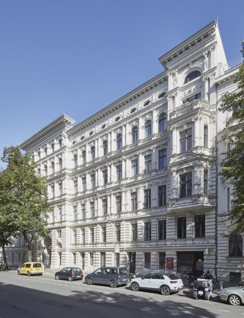 Büro- oder Praxisräume idyllisch eingebettet in sanierten Riehmers Hofgarten